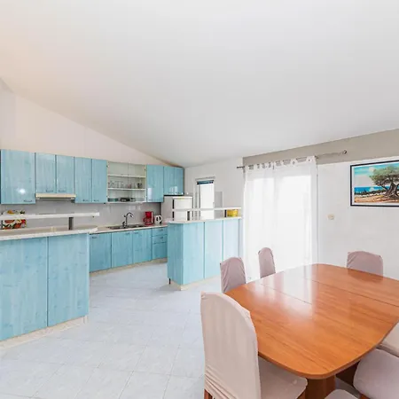 Lägenhet 3 Bedroom Stunning In Kastel Luksic Kaštela