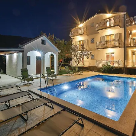 3 Bedroom Stunning In Kastel Luksic Kastela