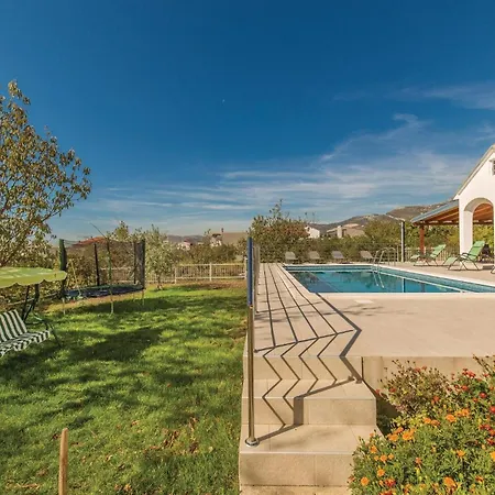 3 Bedroom Stunning In Kastel Luksic * Kastela